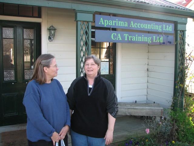 2007-05-30 NZ Riverton Janice Pool IMG_8716 Janice not only does accounting, but massage therapy too